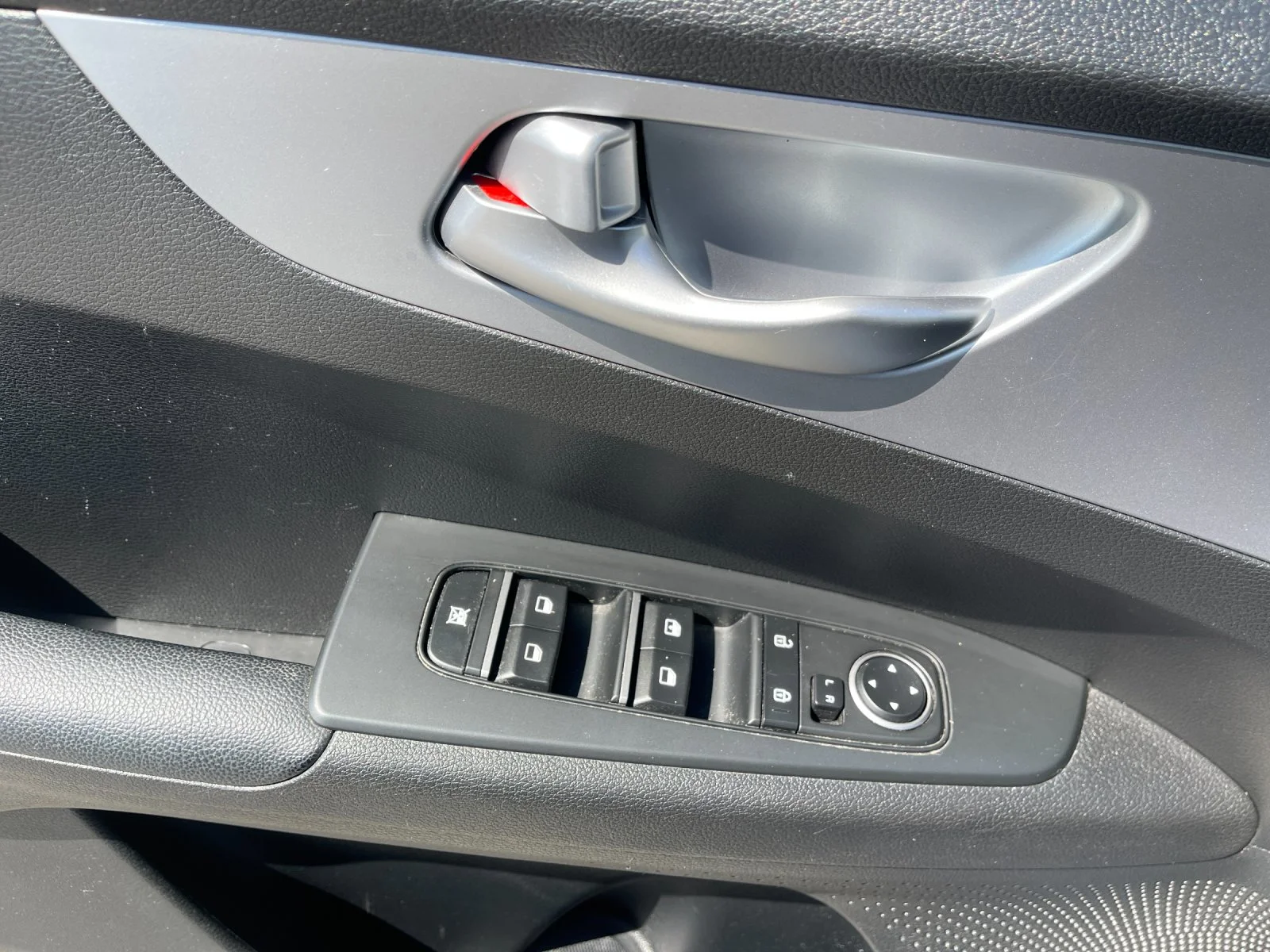 Used 2023 White Kia LXS image 13
