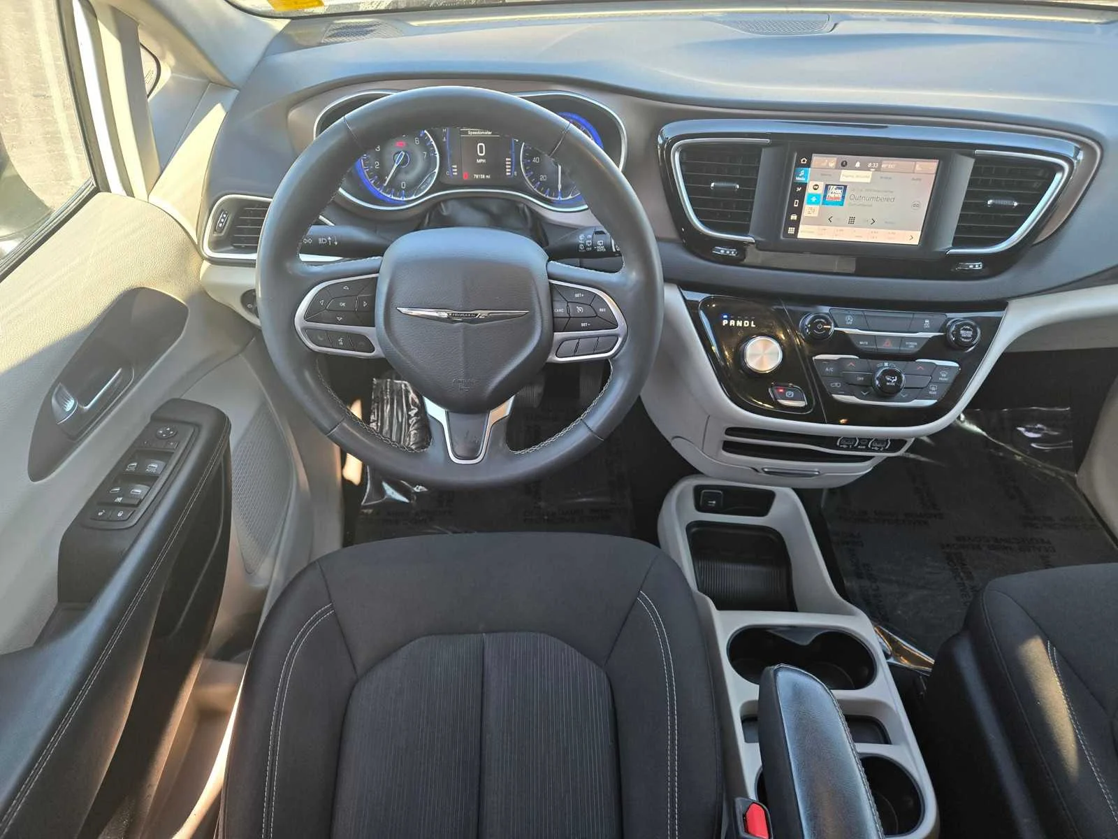 Used 2023  Chrysler LX image 10