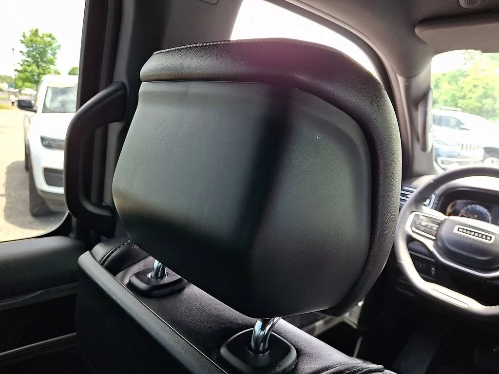 Used 2023 Diamond Black Crystal Pearlcoat Jeep Series III image 14