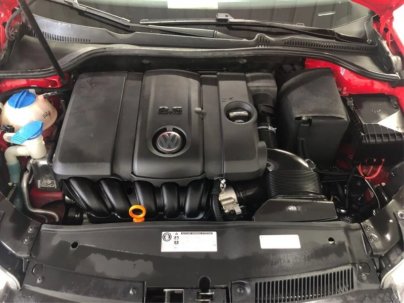 Used 2013 Tornado Red Volkswagen SportWagen SE PZEV image 11