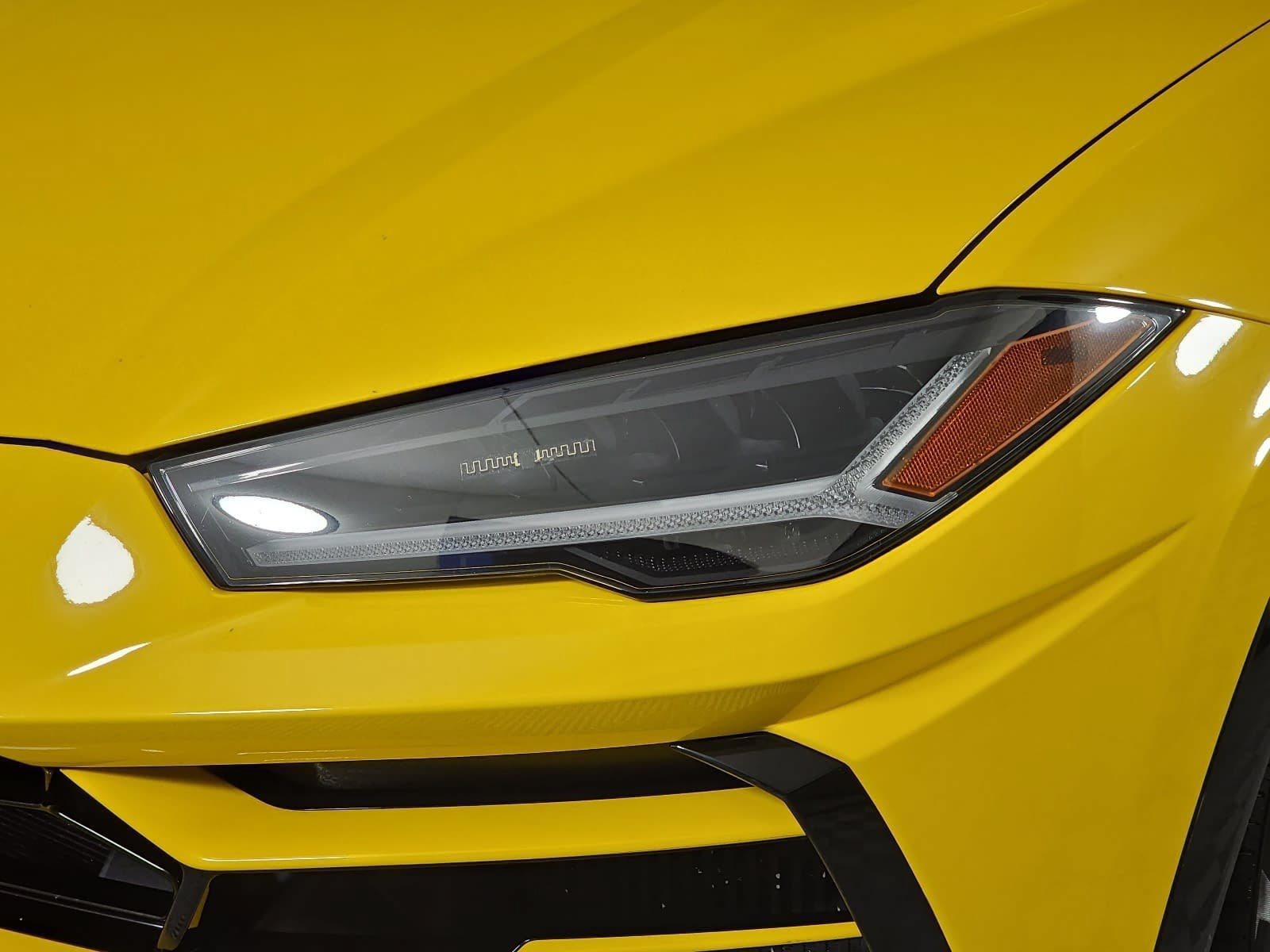 Used 2020  Lamborghini Base image 28