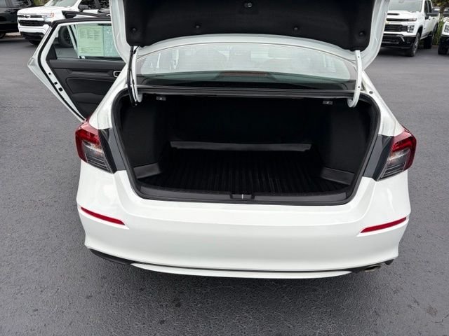 Used 2025  Honda Sport image 16