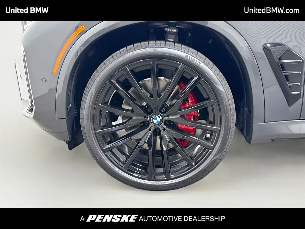 New 2026 Dravit Grey Metallic BMW sDrive40i image 2
