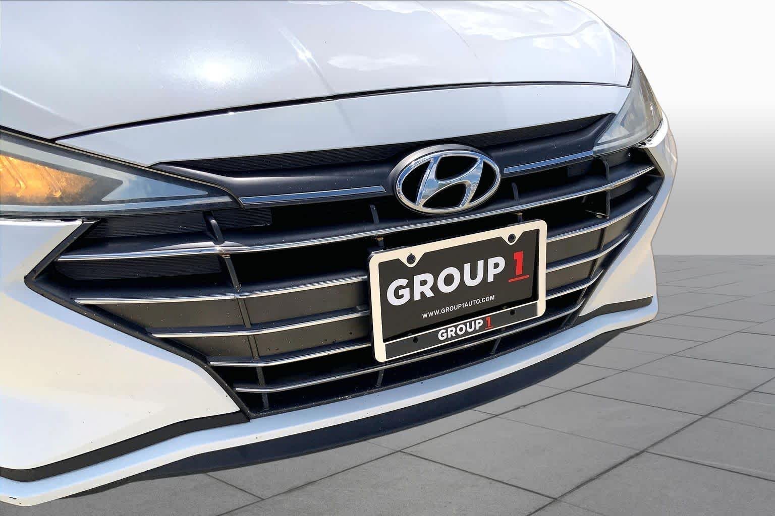 Used 2019 Quartz White Pearl Hyundai Value Edition image 29