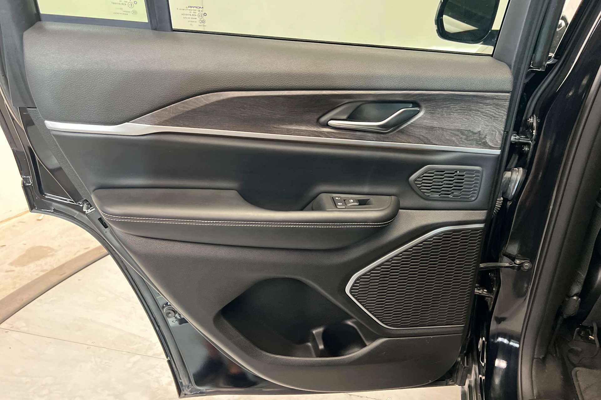 Used 2024 Diamond Black Crystal Pearlcoat Jeep 4xe image 20