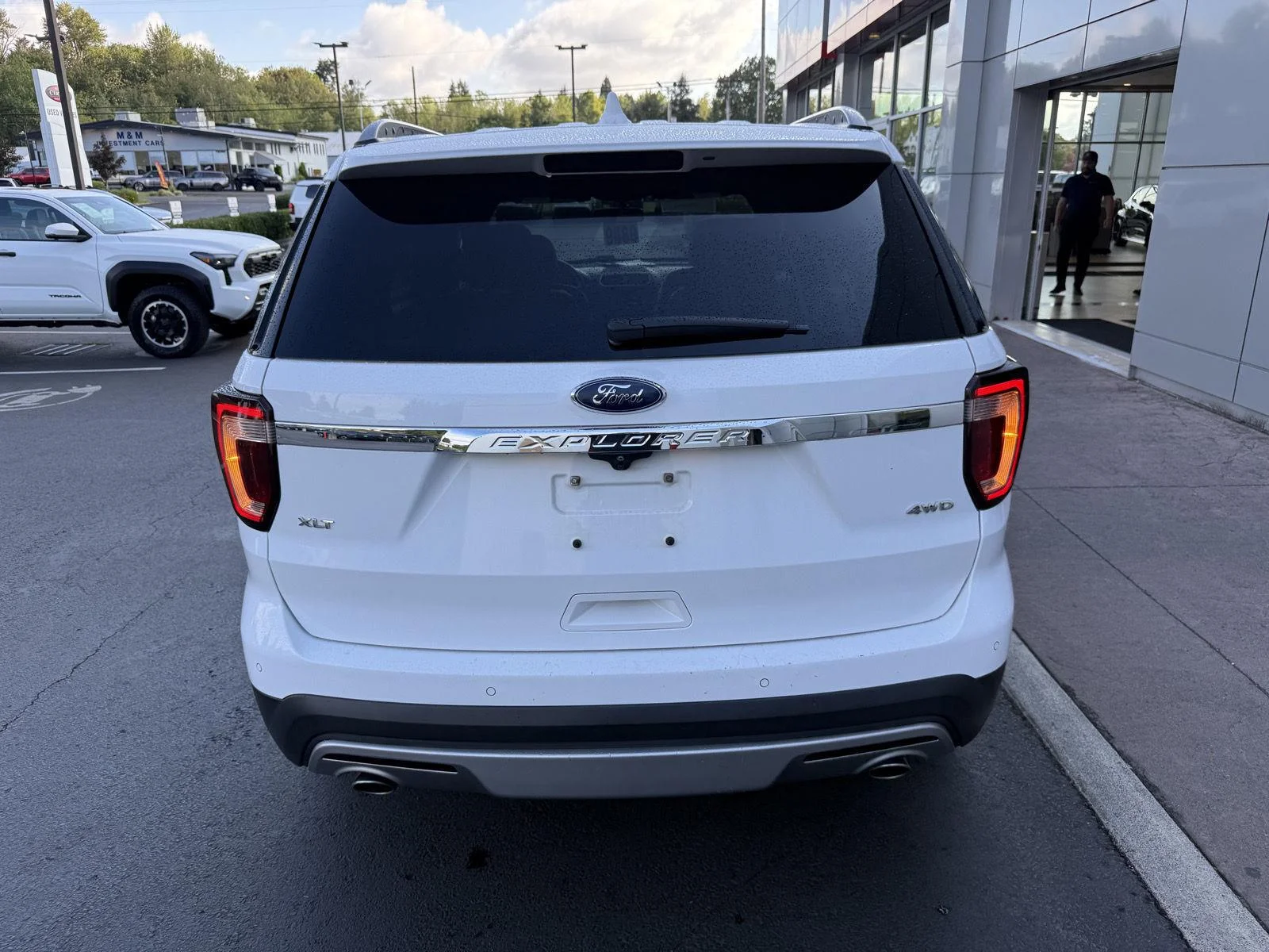 Used 2017 Oxford White Ford XLT image 4