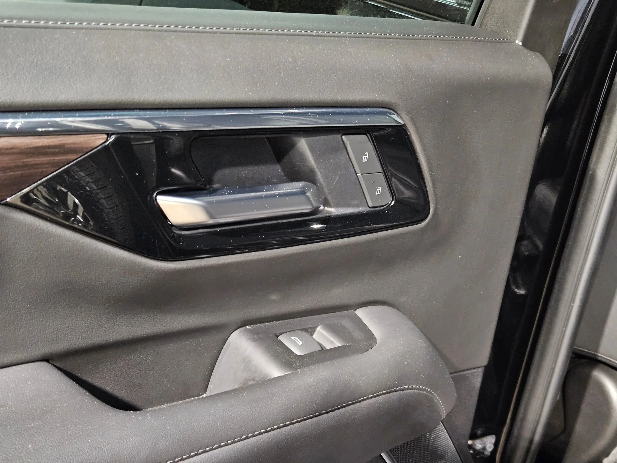 Used 2025 Black Chevrolet Z71 image 35