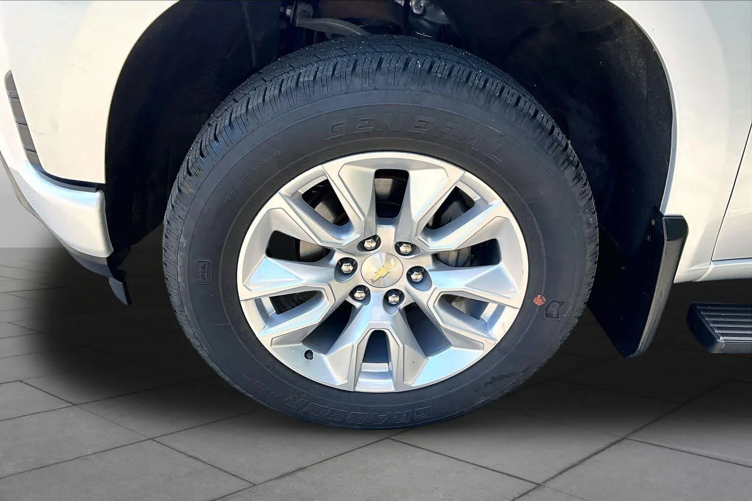 Used 2021 Silver Ice Metallic Chevrolet Custom image 11