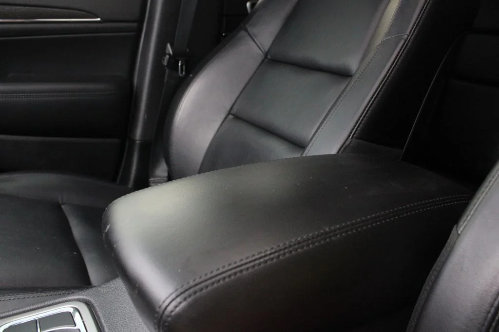 Used 2018 Silver Jeep Limited image 19