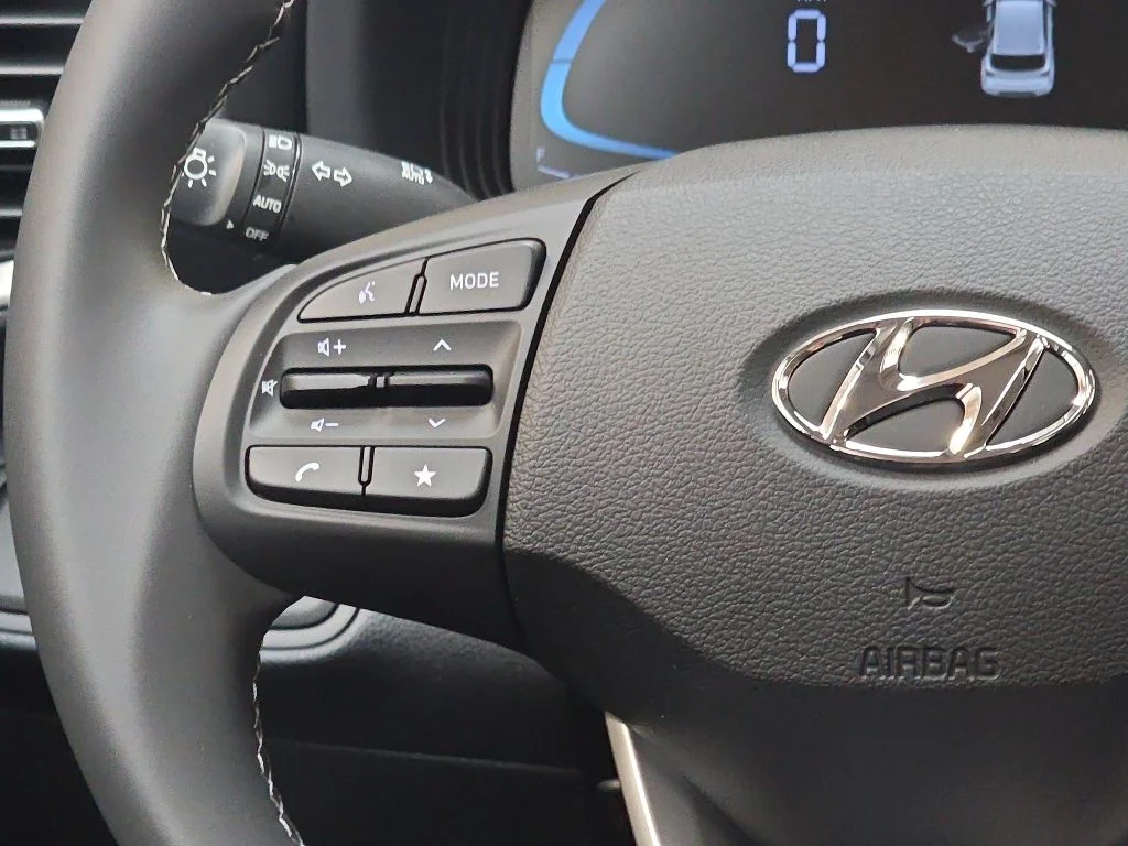 Used 2026 Lunar White Hyundai SEL image 16