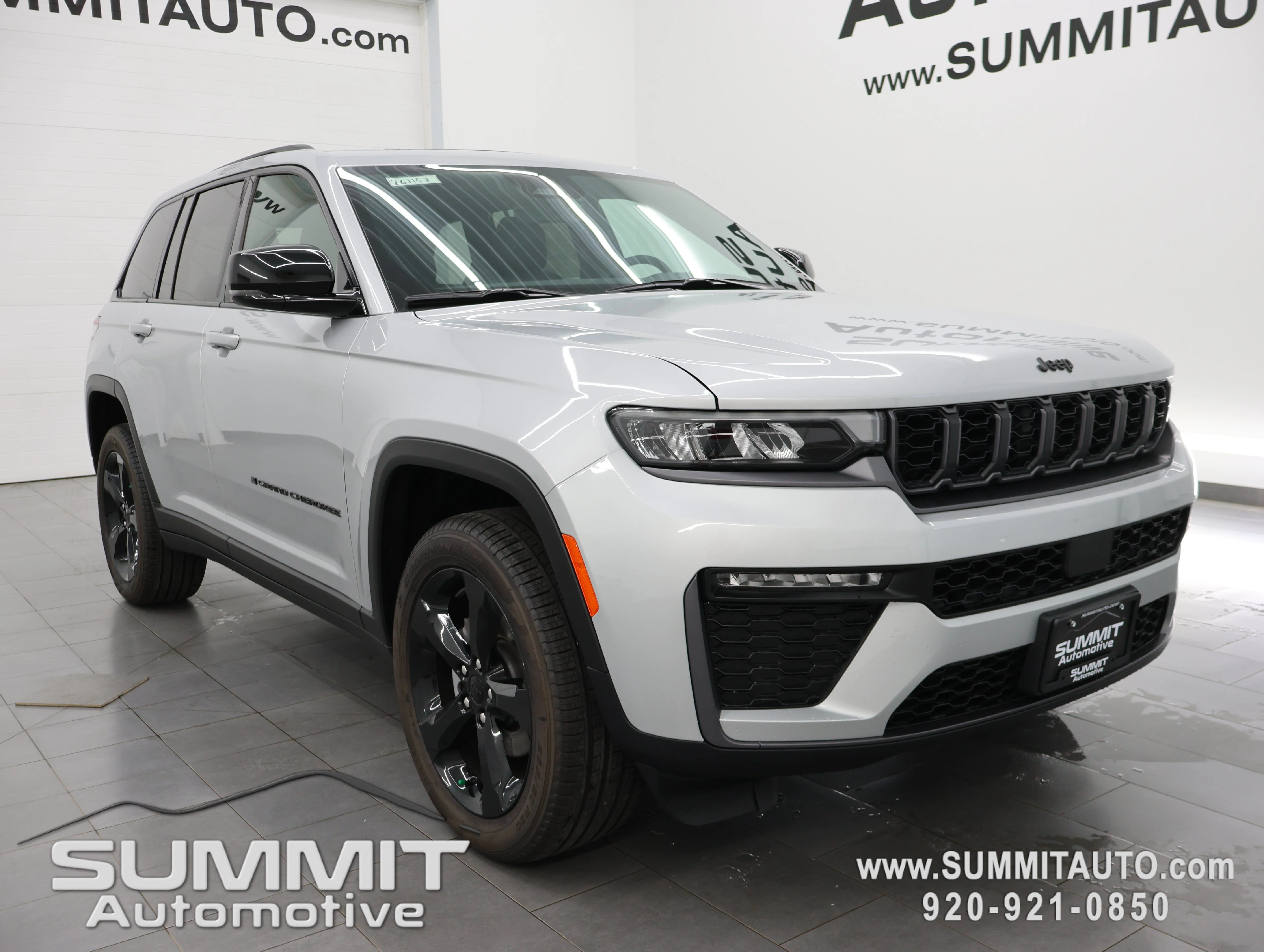 New 2026 Silver Zynith Exterior Paint Jeep Limited image 2