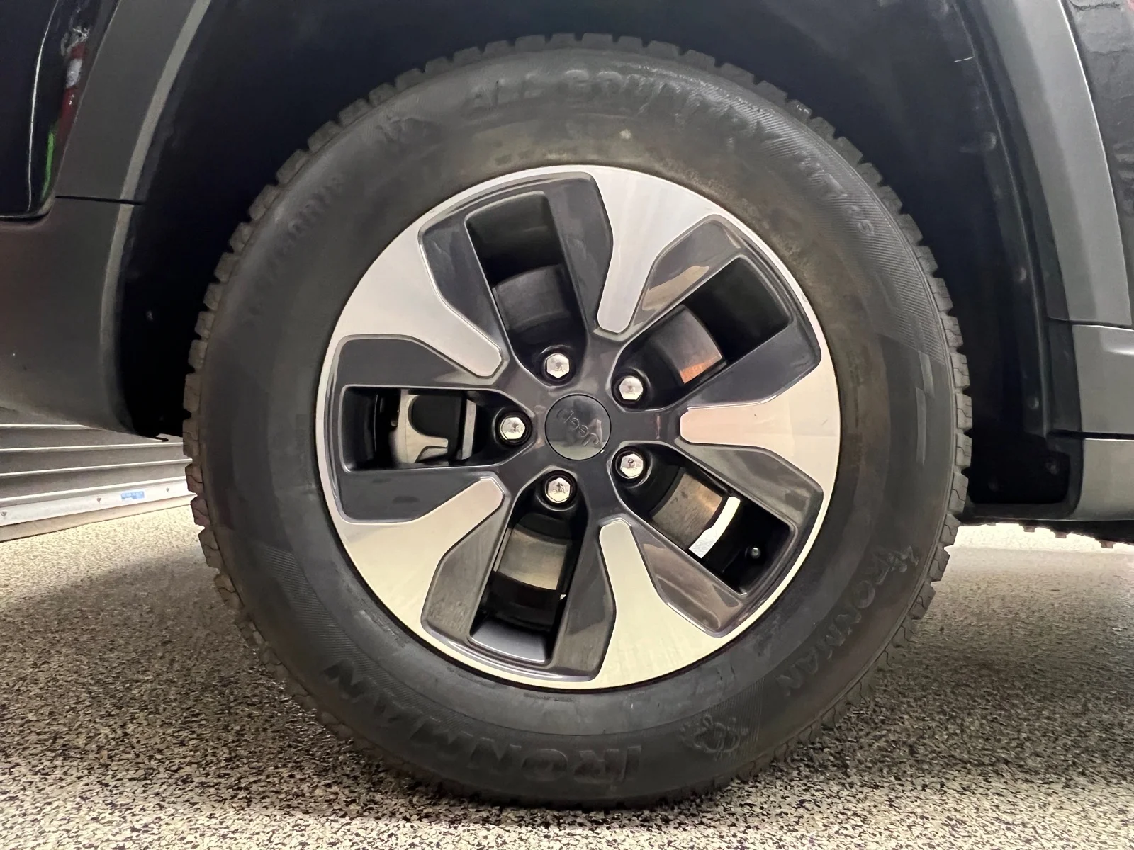 Used 2024 Diamond Black Crystal Pearl Coat (pxj) Jeep 4xe image 29