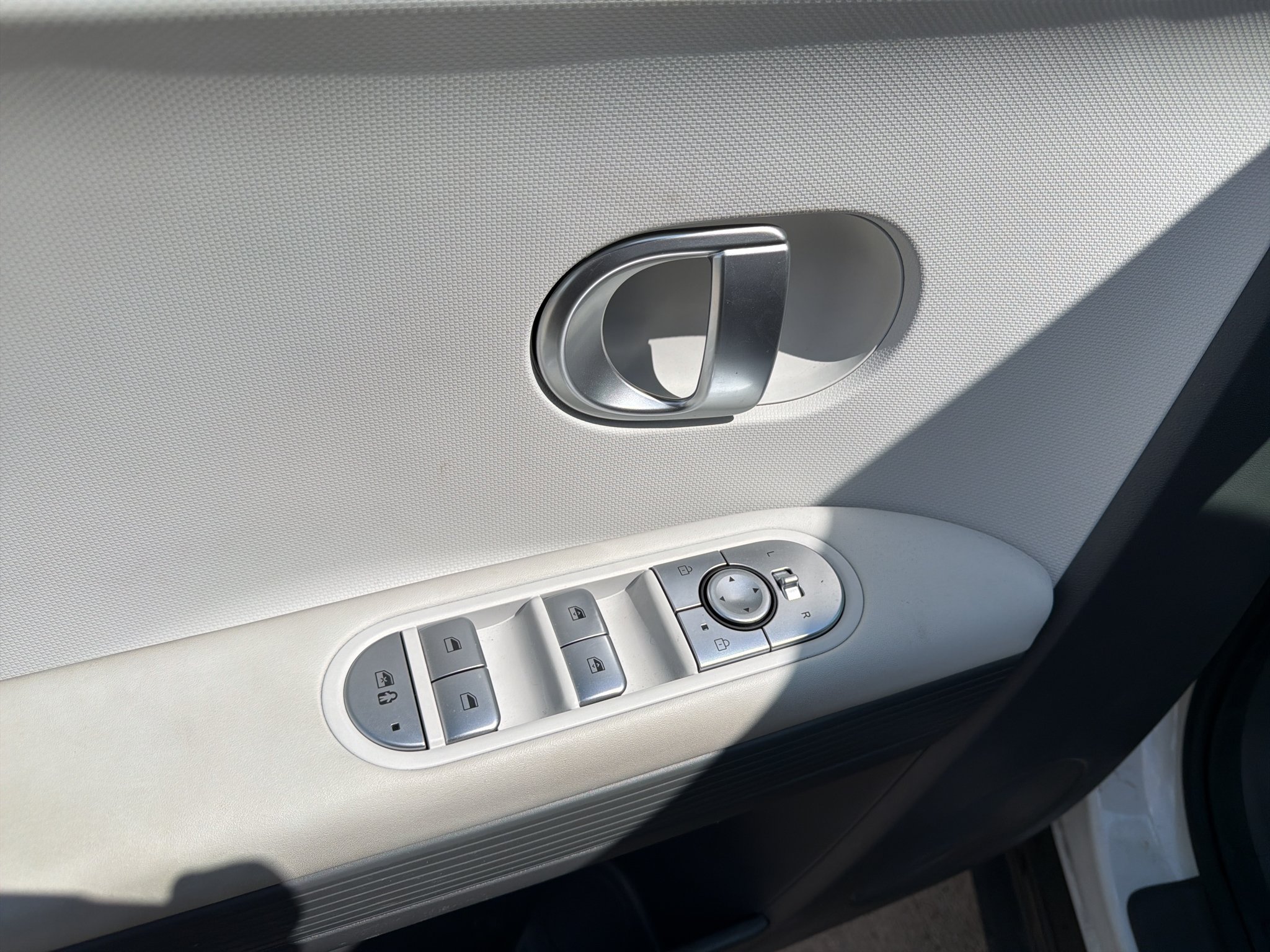 Certified Used 2024 Atlas White Hyundai SEL image 11