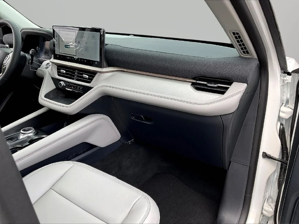New 2026 Star White Metallic Tri-Coat Ford Active image 35