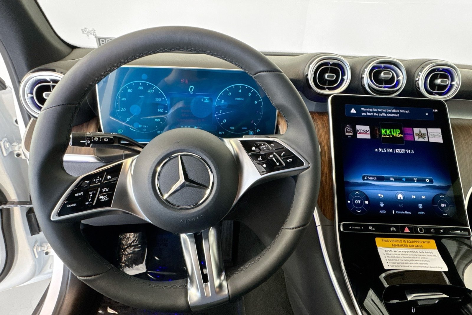 New 2026 Polar White Mercedes-Benz GLC 300 image 11
