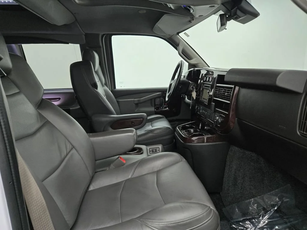Used 2021 Summit White Chevrolet WT image 30