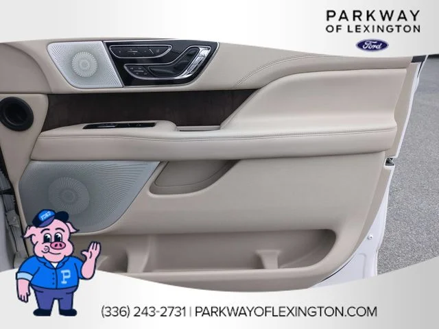 Used 2019 White Lincoln Reserve image 35