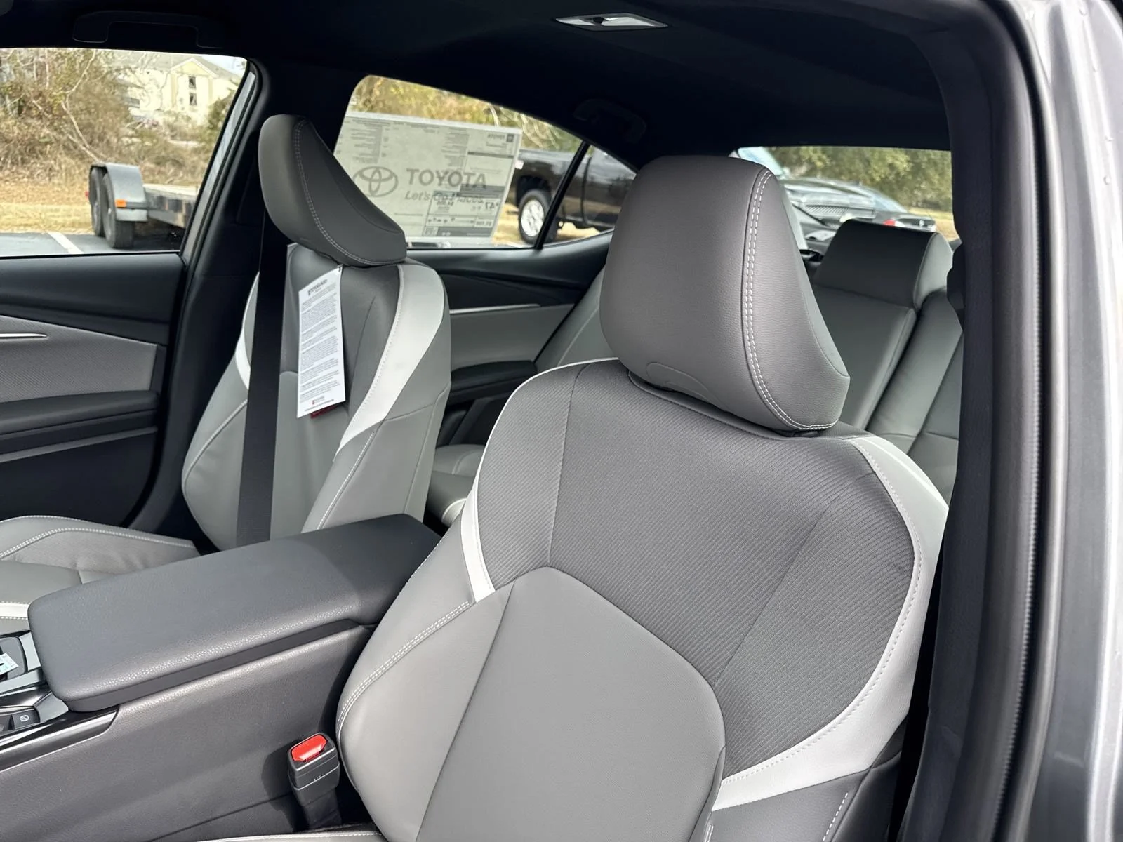 Used 2025  Toyota  image 14