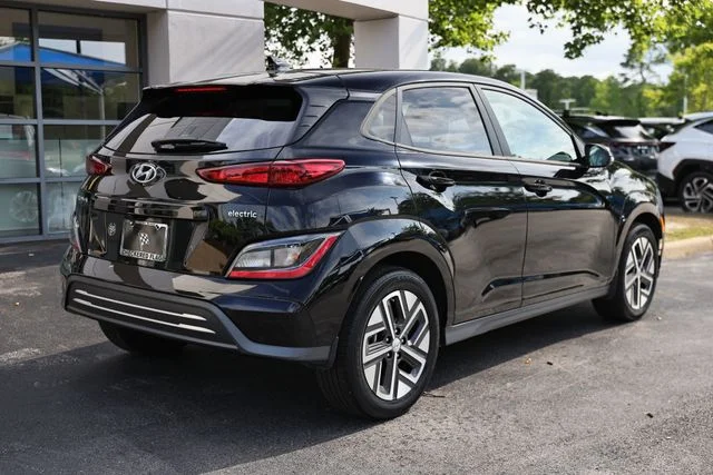 Used 2023 Ultra Black Hyundai SE image 7