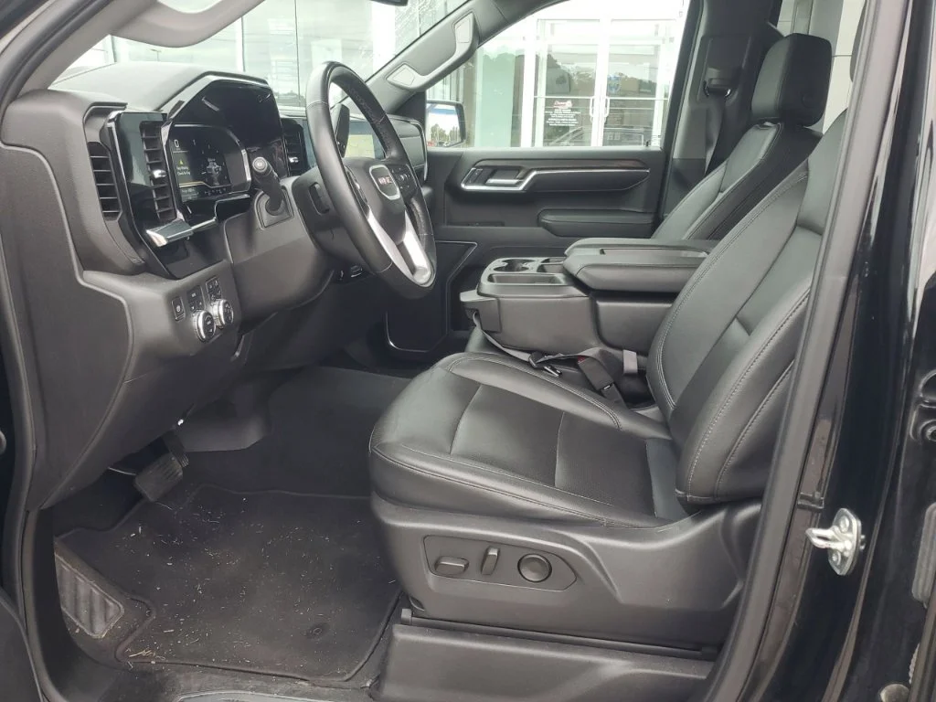 Used 2025 Black GMC SLT image 15