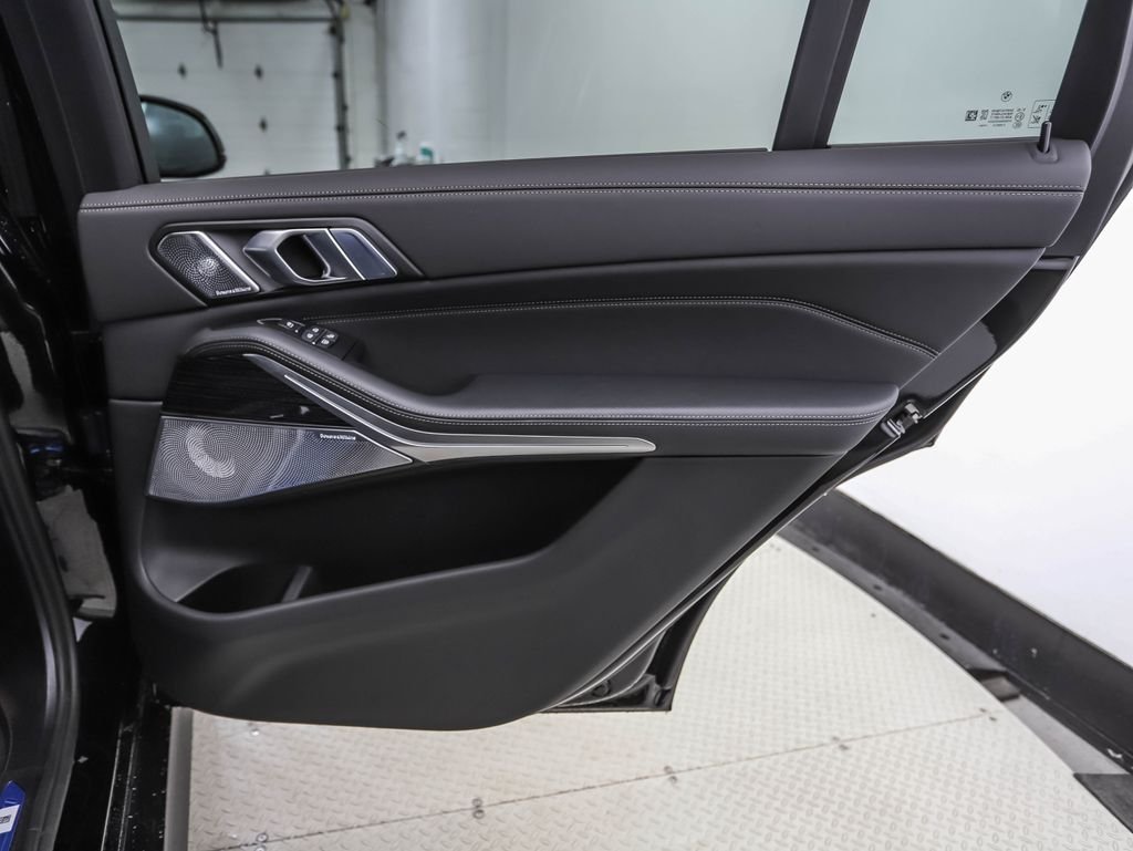 New 2027 Black Sapphire Metallic BMW xDrive40i image 29