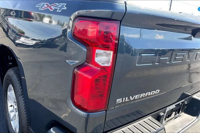 Used 2021 Gray Chevrolet LT image 33