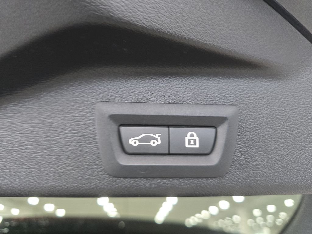 Certified Used 2022 Arctic Grey Metallic BMW xDrive40i image 25