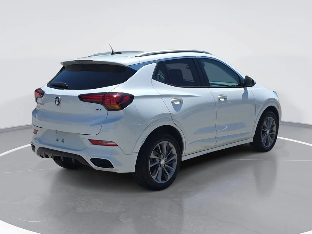 Certified Used 2023 White Frost Tricoat Buick Select image 3