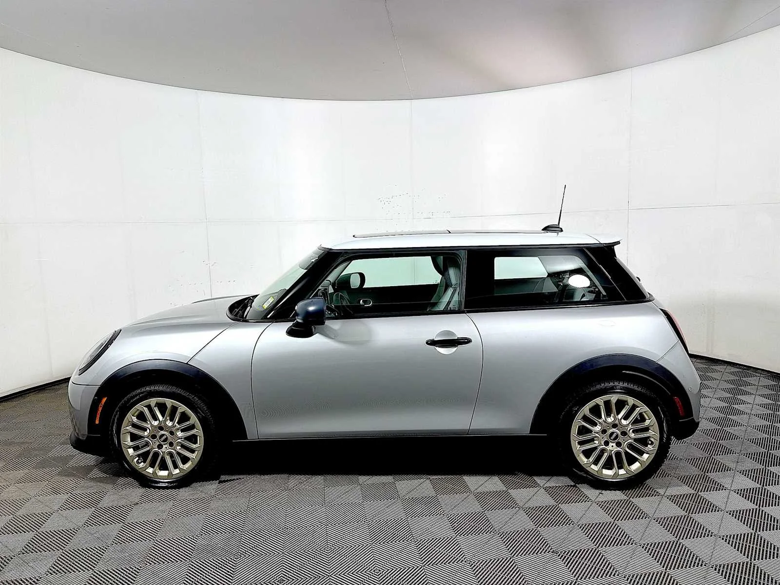 Certified Used 2025 Melting Silver III Metallic MINI Cooper S image 4
