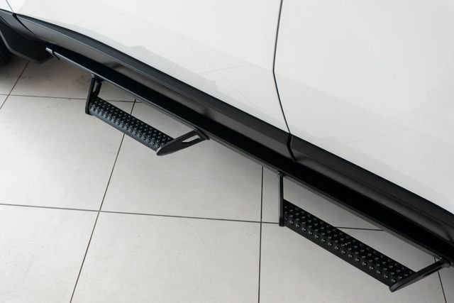 Used 2025 White Toyota 1958 image 4