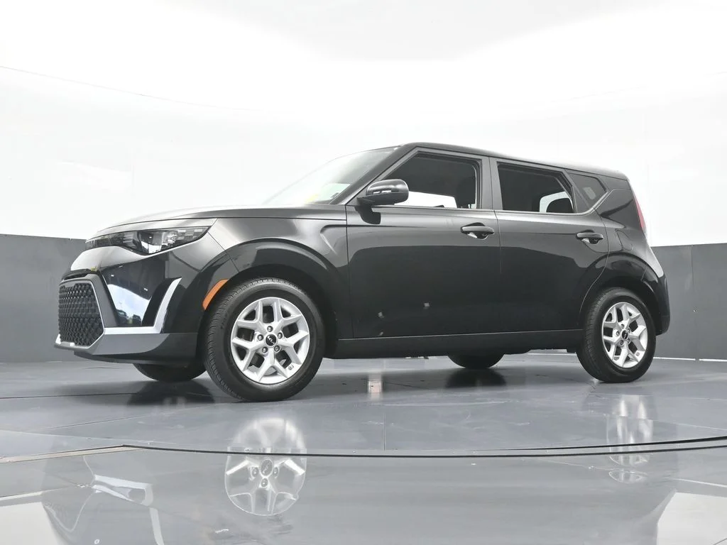 Used 2023 Fusion Black Kia S image 53