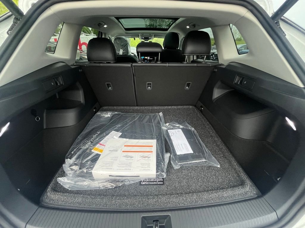 New 2026 White/off-white Volkswagen 2.0T SE image 25