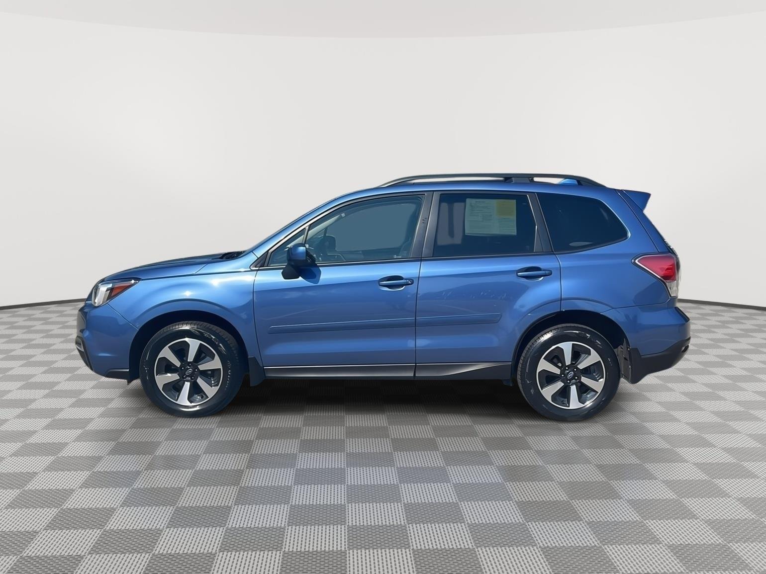 Used 2018 Quartz Blue Pearl Subaru Premium image 8