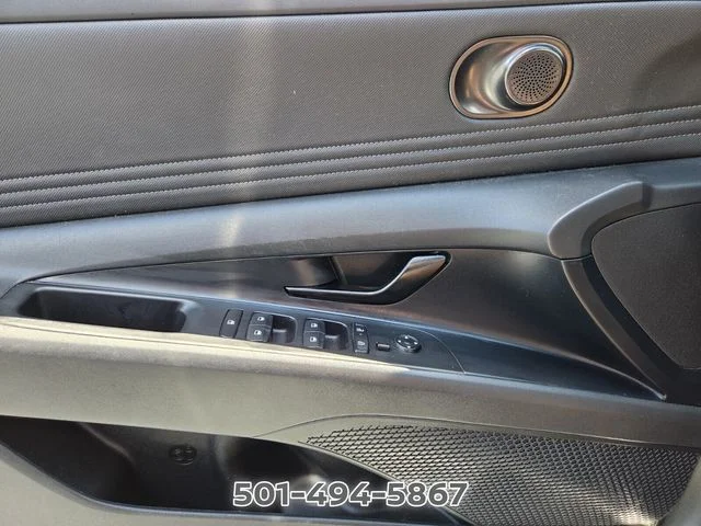 Used 2025 Gray Hyundai SEL Sport image 24
