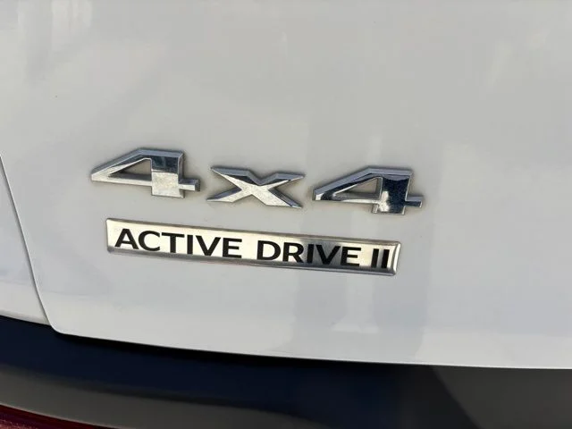 Used 2015 White Jeep Latitude image 23