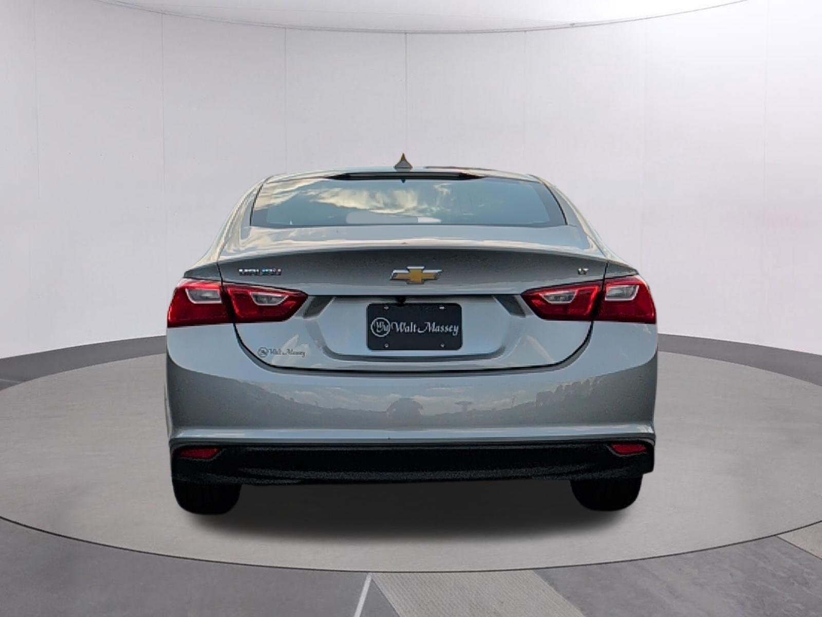 Used 2023 Sterling Gray Metallic Chevrolet LT image 4