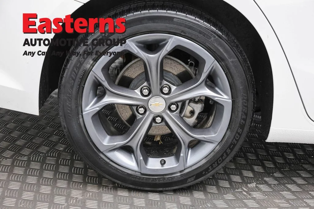 Used 2024 White Chevrolet LT image 30