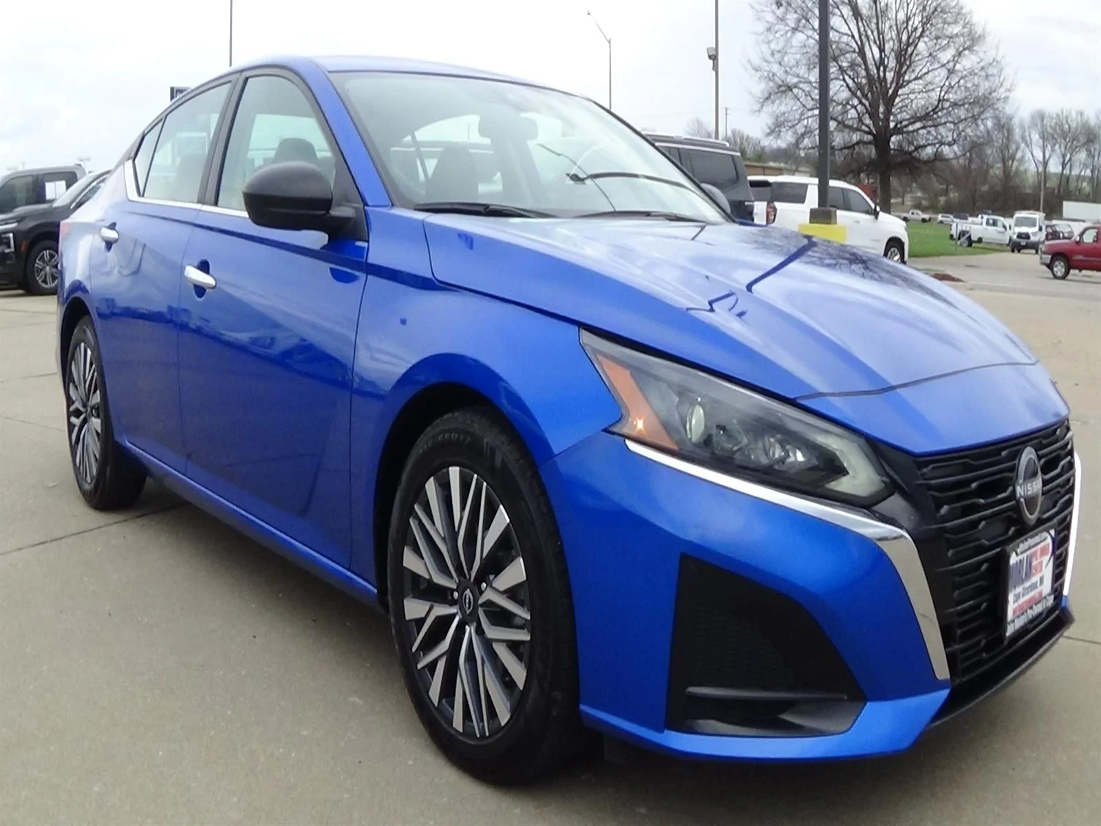 Used 2025 Bluestone Pearl (rcf) Nissan 2.5 SV image 4