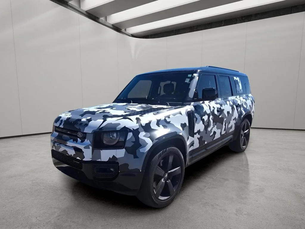 Used 2023 Fuji White Land Rover X-Dynamic SE image 1