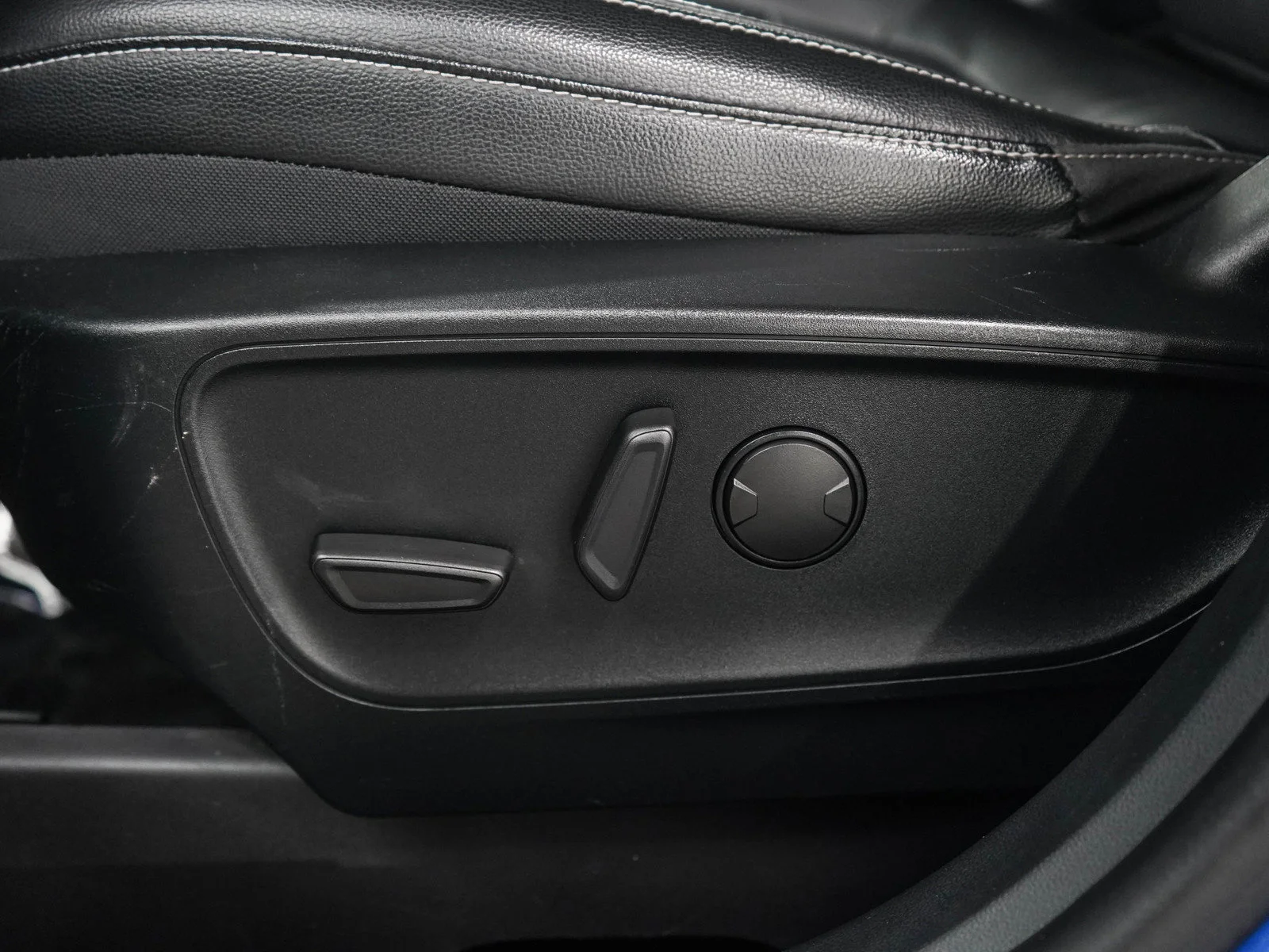 Used 2020 Blue Ford Titanium image 27
