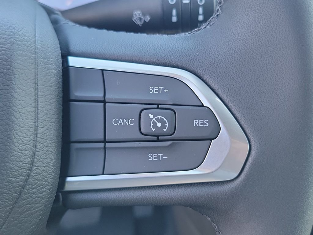 New 2026 Bright White Clearcoat Jeep Latitude image 25
