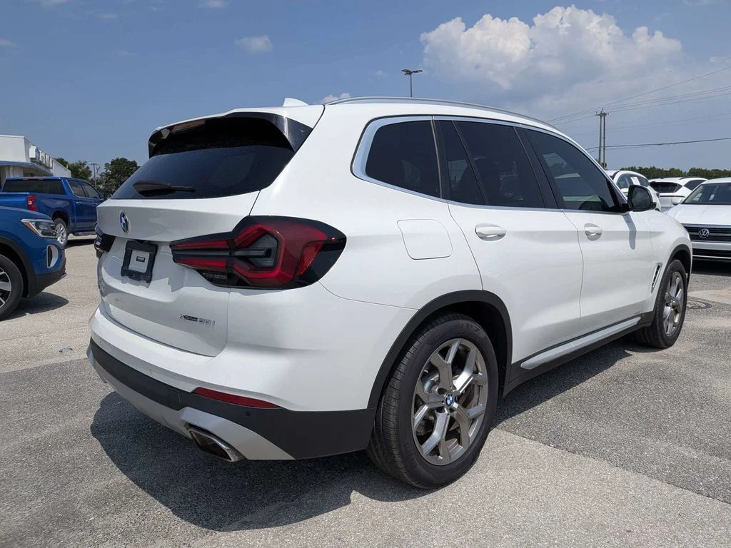 Used 2023 White BMW xDrive30i image 3
