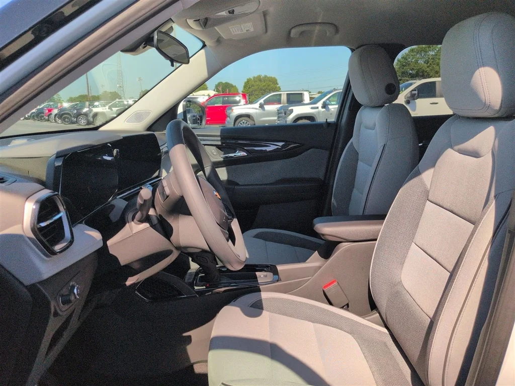 New 2026 Summit White Chevrolet LT image 43
