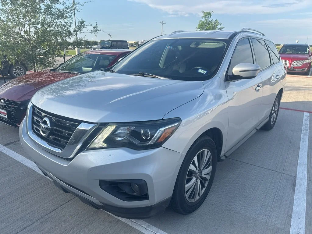 2019 Nissan Pathfinder SV 2WD's photo