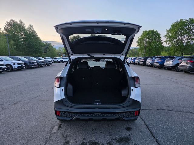 Used 2025 White Kia X-Line image 10
