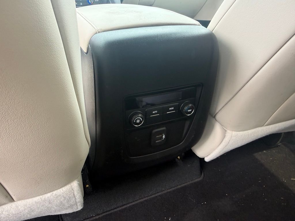 Used 2023 Red Buick Essence image 8