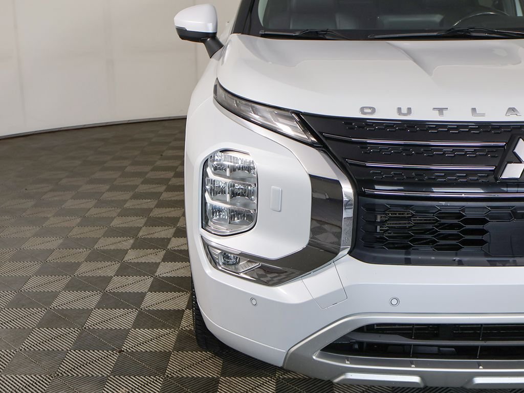 Used 2022 White Mitsubishi SEL image 16