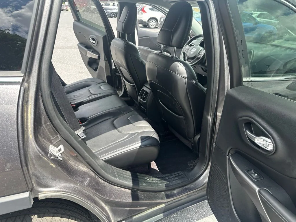 Used 2019 Crystal Metallic Jeep Limited image 12