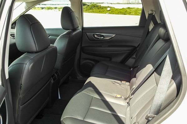 Used 2014 Silver Nissan SL image 20