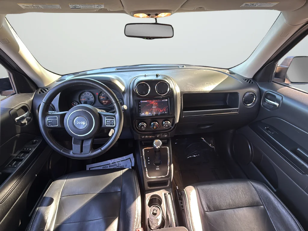 Used 2016 Gray Jeep Latitude image 9